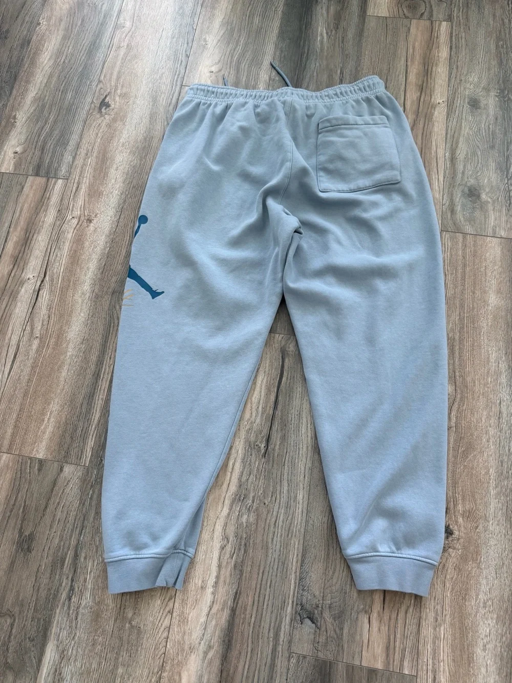 Jordan Essentials Men's Fleece Baseline Trousers in the Blue size XL with stains